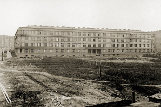 1918_1934_06_nova_budova_vzu.jpg