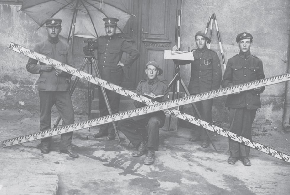 1918_1934_11_mericka_skupina.jpg