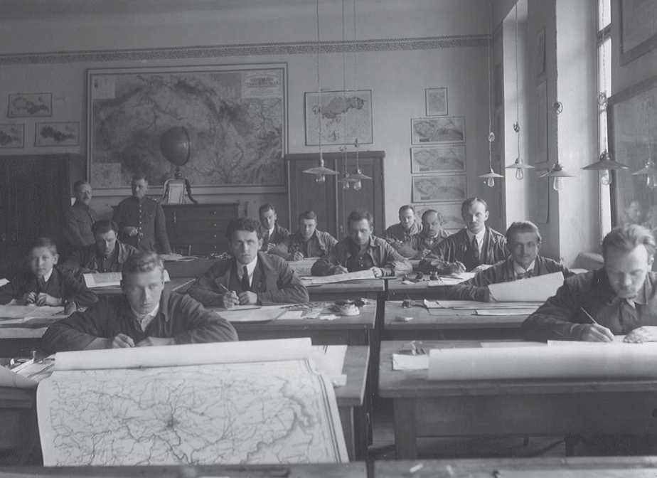 1918_1934_14_kartografove_vzu.jpg