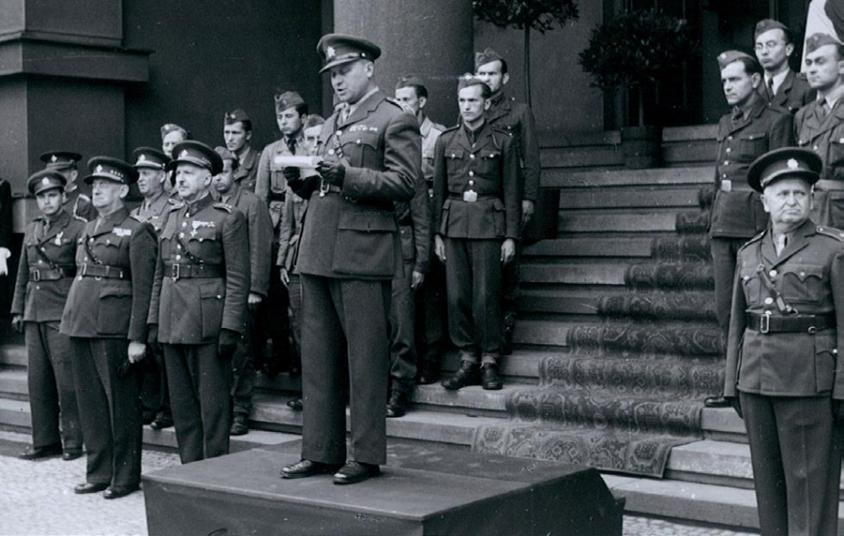 1935_1949_07_prehlidka_vzu_1.jpg