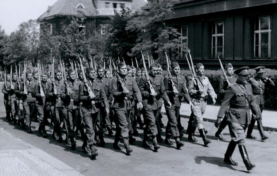 1935_1949_08_prehlidka_vzu_2.jpg