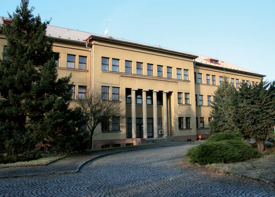 1950_1960_02_budova_vtopu.jpg