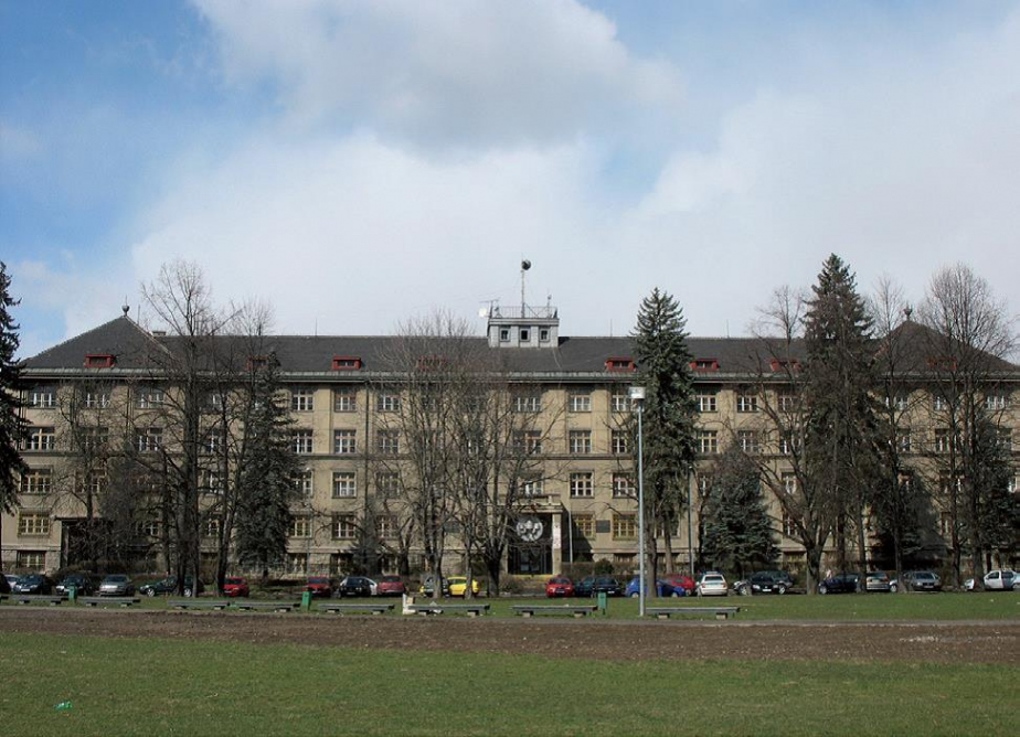 1950_1960_04_budova_vku.jpg
