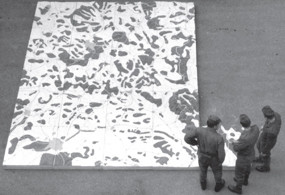 1961_1979_19_plasticky_stul_1.jpg